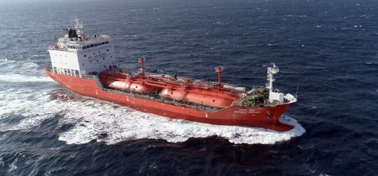 조선업계 슈퍼사이클을 앞두고 중형조선사들이 친환경 선박 등 기술개발에 나서고 있다. 사진은 대선조선이 올해 초 자체 기술로 개발한 3500CBM LPG 운반선 '코리아 비전'호. <대선조선 제공>